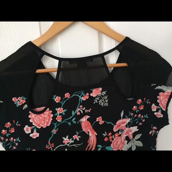 Suzy Shier Black Floral Top - Size S - Picture 6 of 8